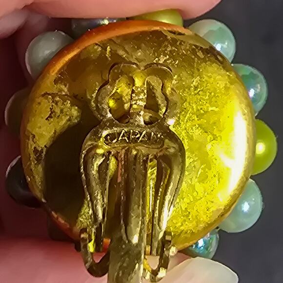 VINTAGE 3 strand iridescent bead & pearl necklace and matching clip on earrings - Picture 12 of 13